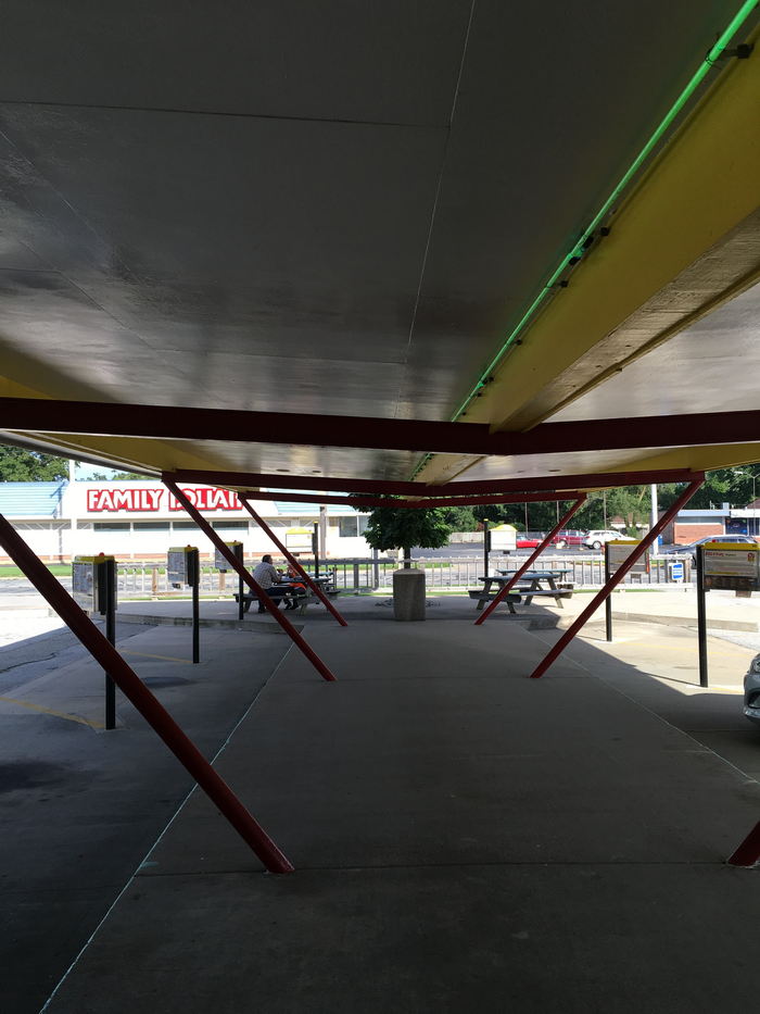 Dog n Suds (DogNSuds, Dog-N-Suds) - Norton Shores - 4221 Grand Haven Rd 1 (newer photo)